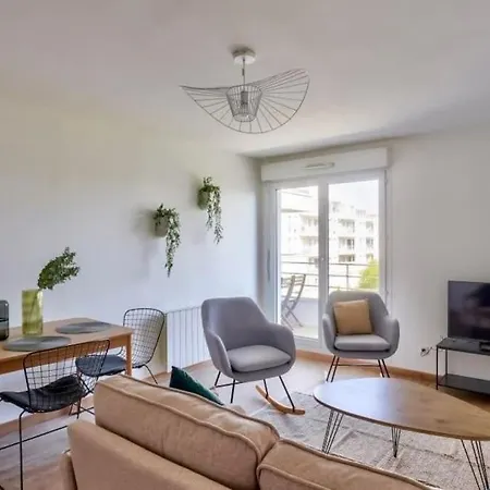 Charmant Appartement 4 Pieces Avec Loggia Cergy Exterior foto
